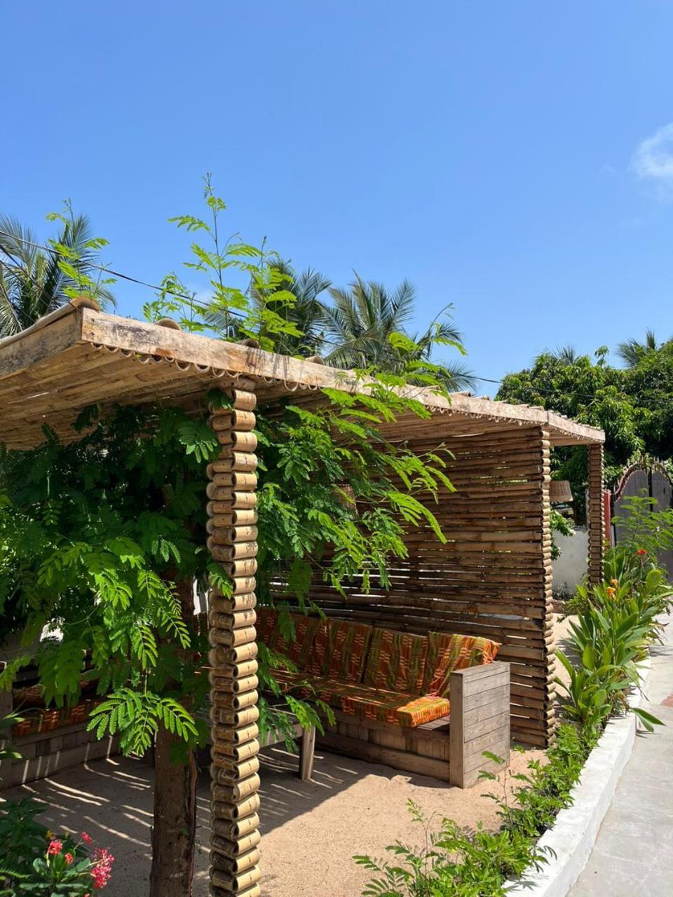 African Treasure Beach Resort Kokrobite Экстерьер фото