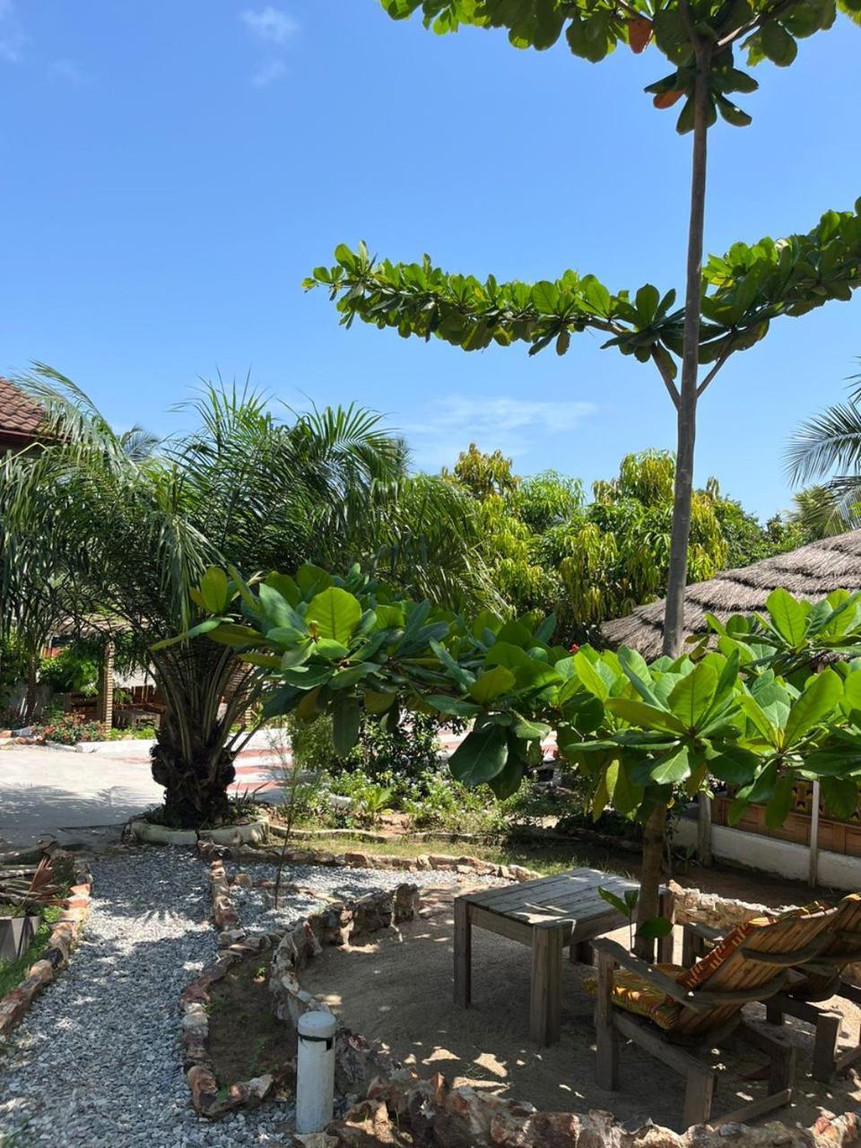 African Treasure Beach Resort Kokrobite Экстерьер фото