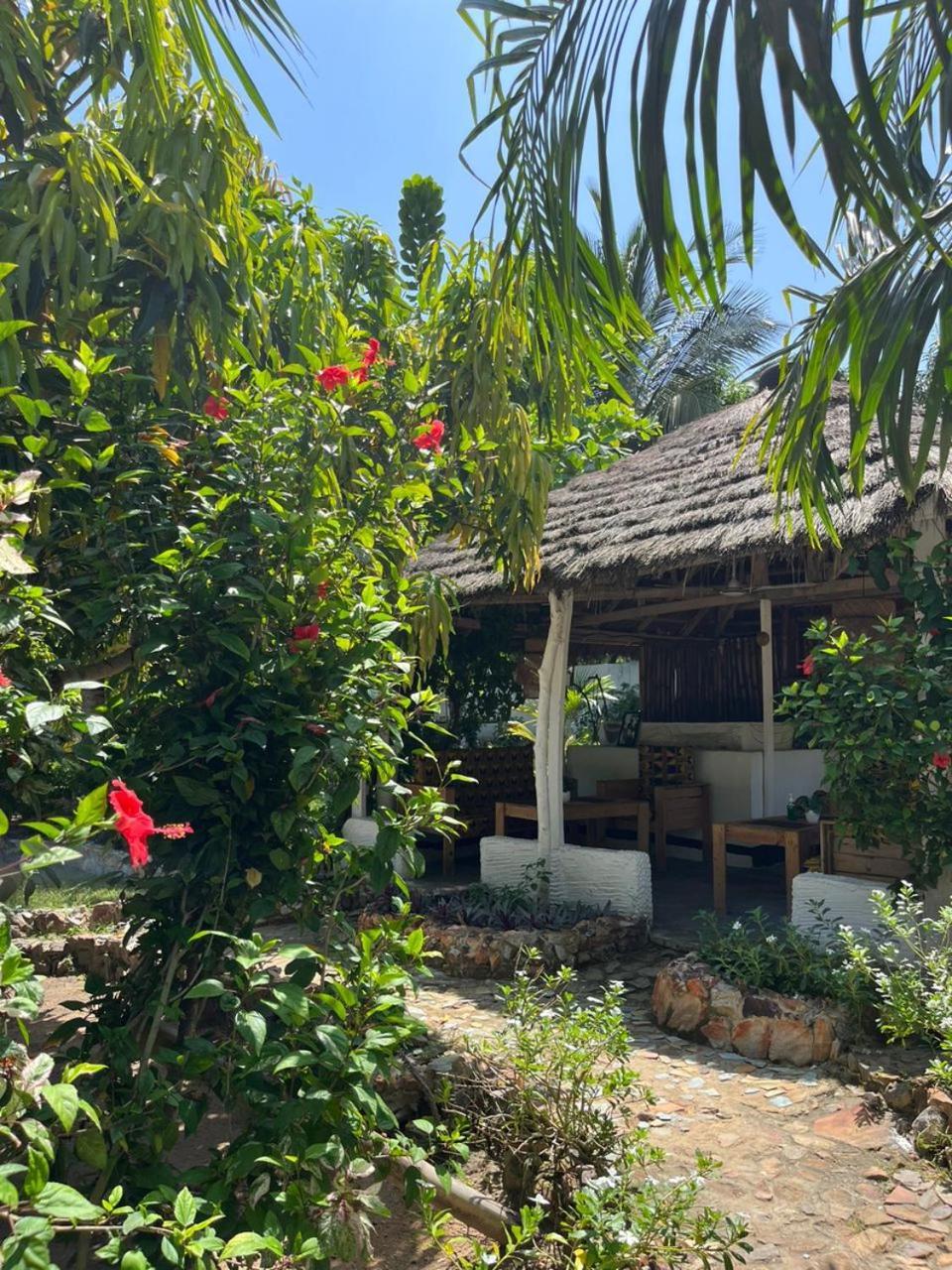 African Treasure Beach Resort Kokrobite Экстерьер фото